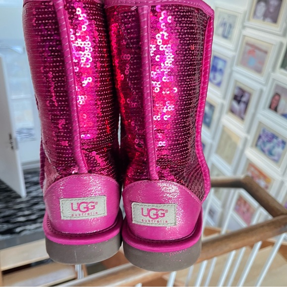 Ugg Boots - Picture 1 of 8